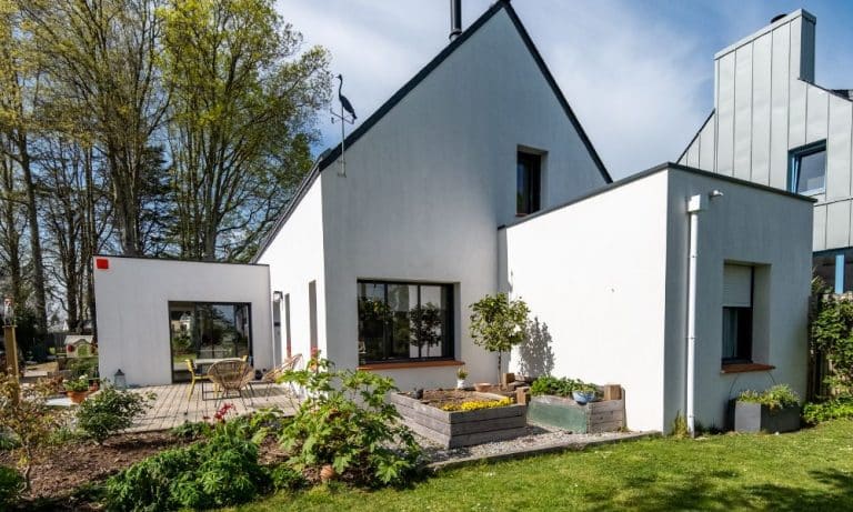 Constructeur-maison-bono-vue-jardin-et-terrasse-Be-Home